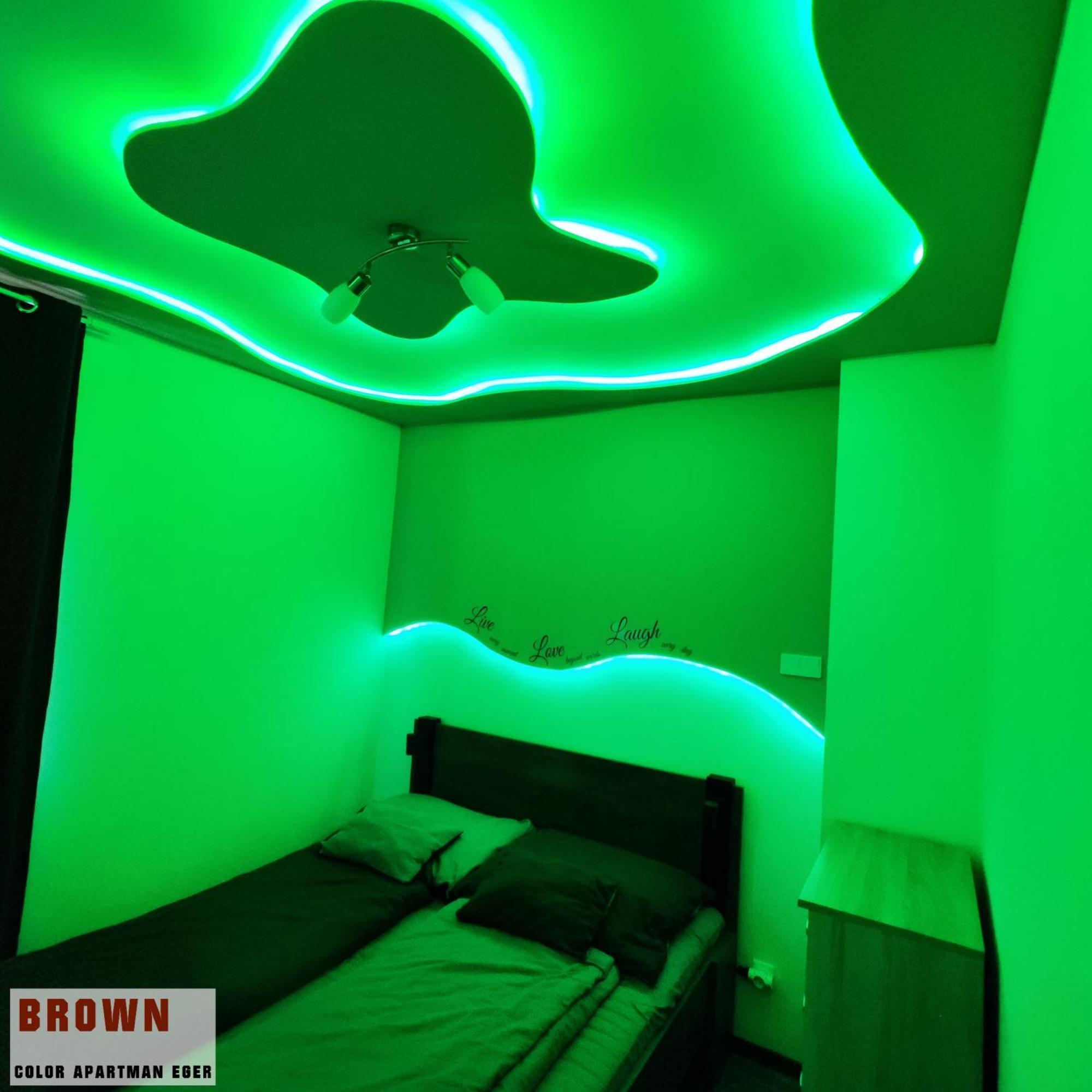 Color Apartmanok Eger Chambre photo